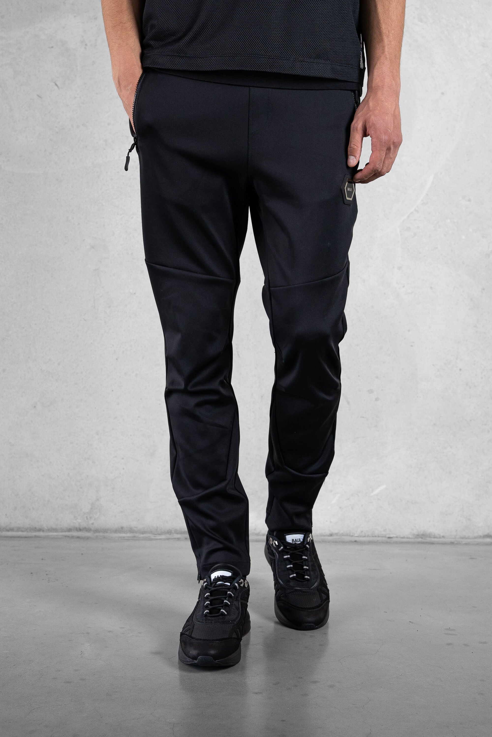 LOUIS SLIM TECH ZIP TRACK PANTS JET BLACK – BALR.