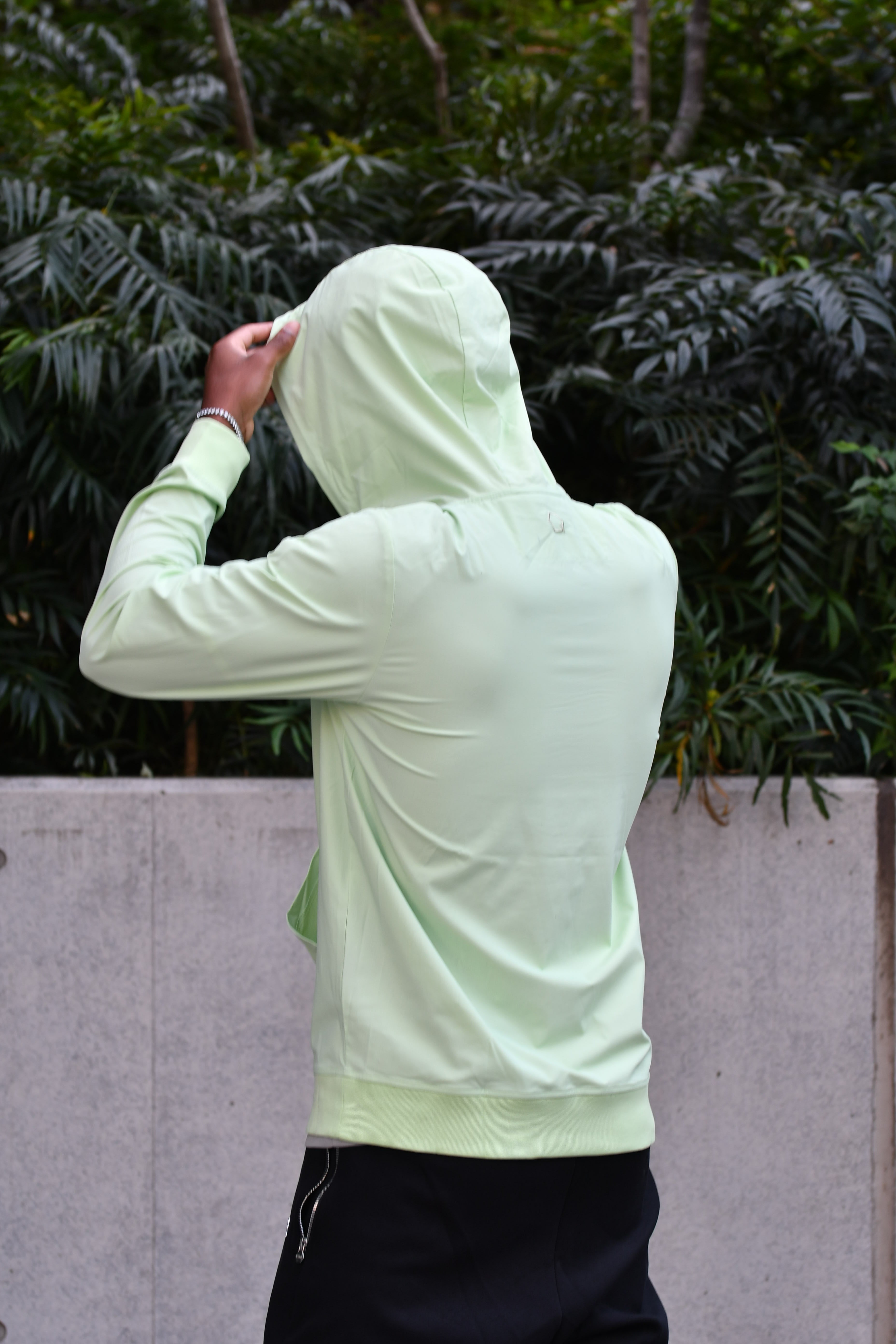 日本限定 / JP Q-SERIES STRETCH NYLON HOODIE-REED GREEN