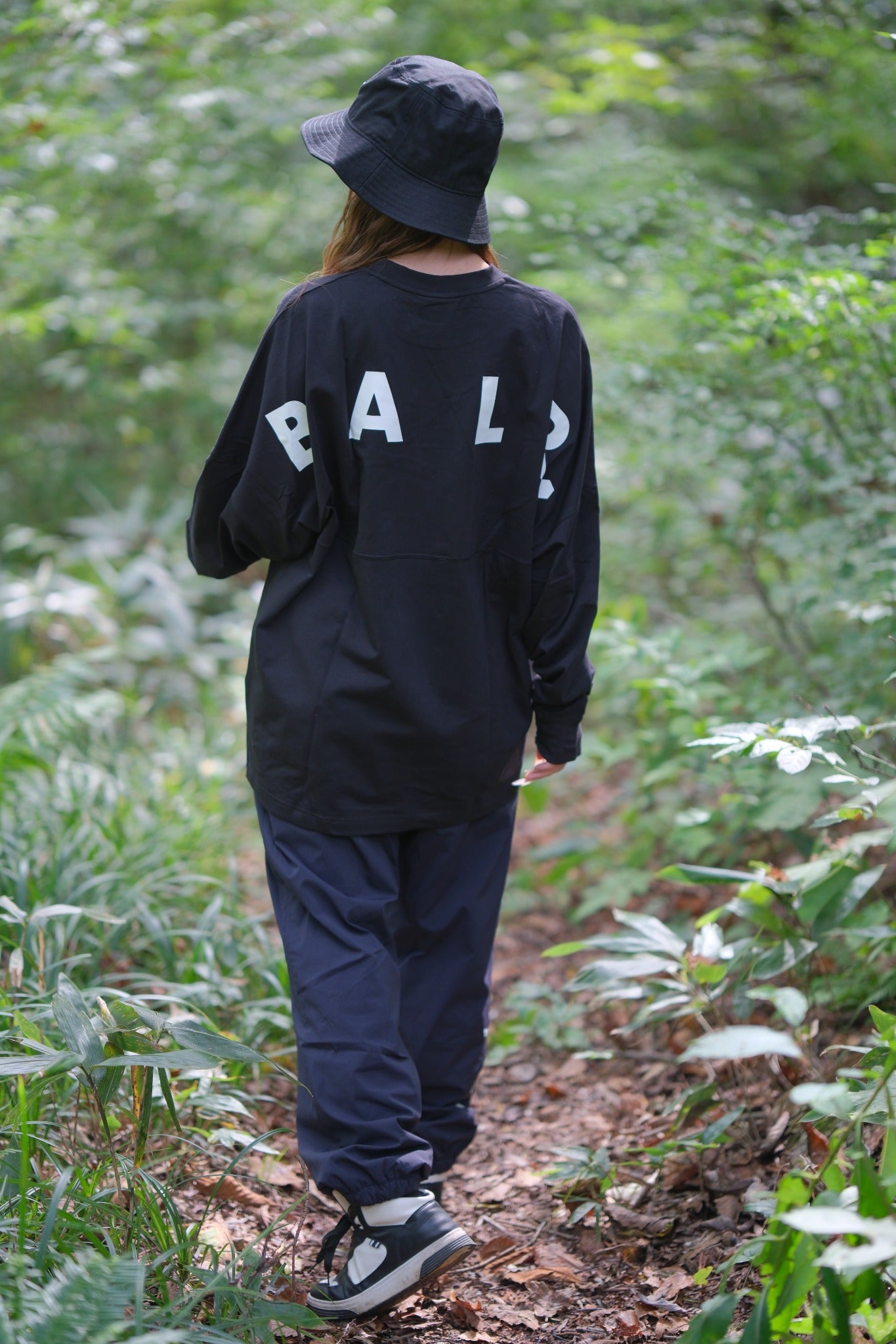 14_W_Black-LS-Tee_x_Bucket-Hat_DSCF2243_under20MB.jpg