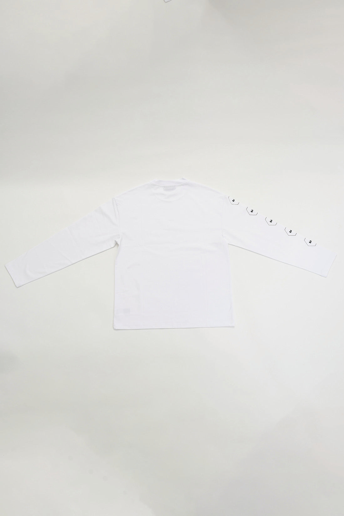 日本限定 / BOX FIT LONGSLEEVE T-SHIRT BRIGHTWHITE