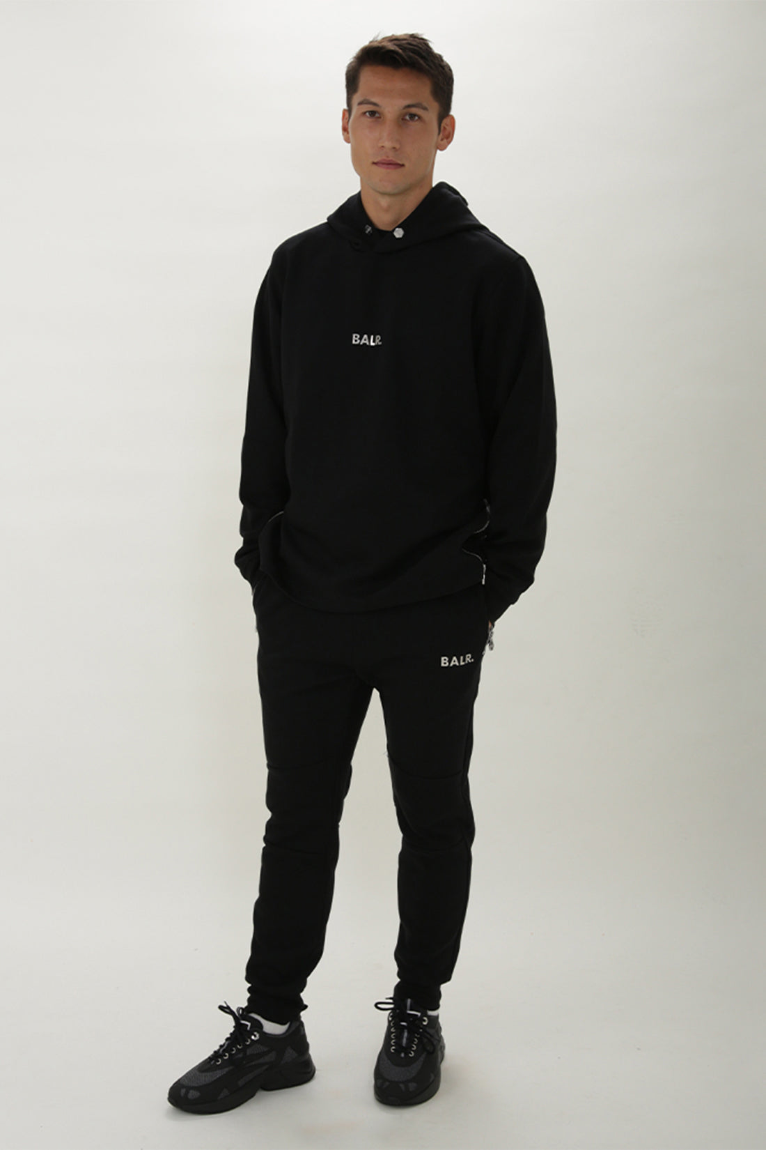 【残りXSのみ】日本限定 / JP Q-SERIES STRAIGHT CLASSIC BIG LOGO HOODIE Jet Black