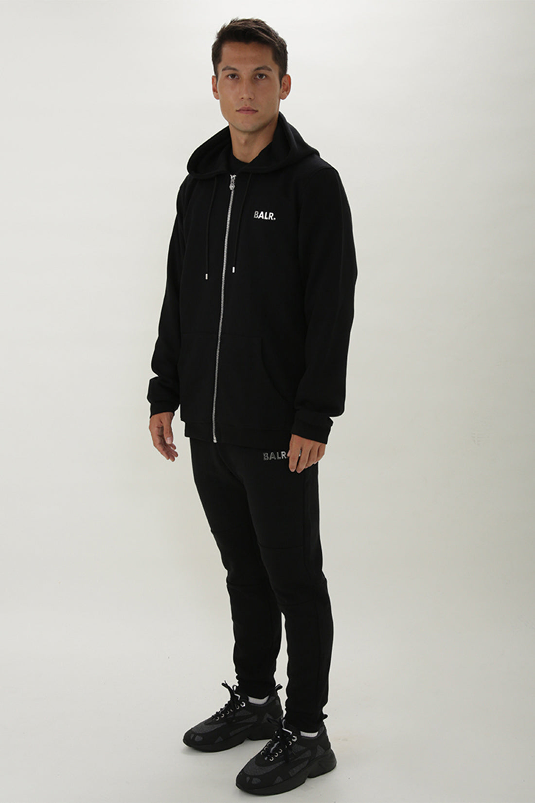 【残りXSのみ】日本限定 / JP Q-SERIES STRAIGHT ZIP THROUGH BIG LOGO HOODIE Jet Black