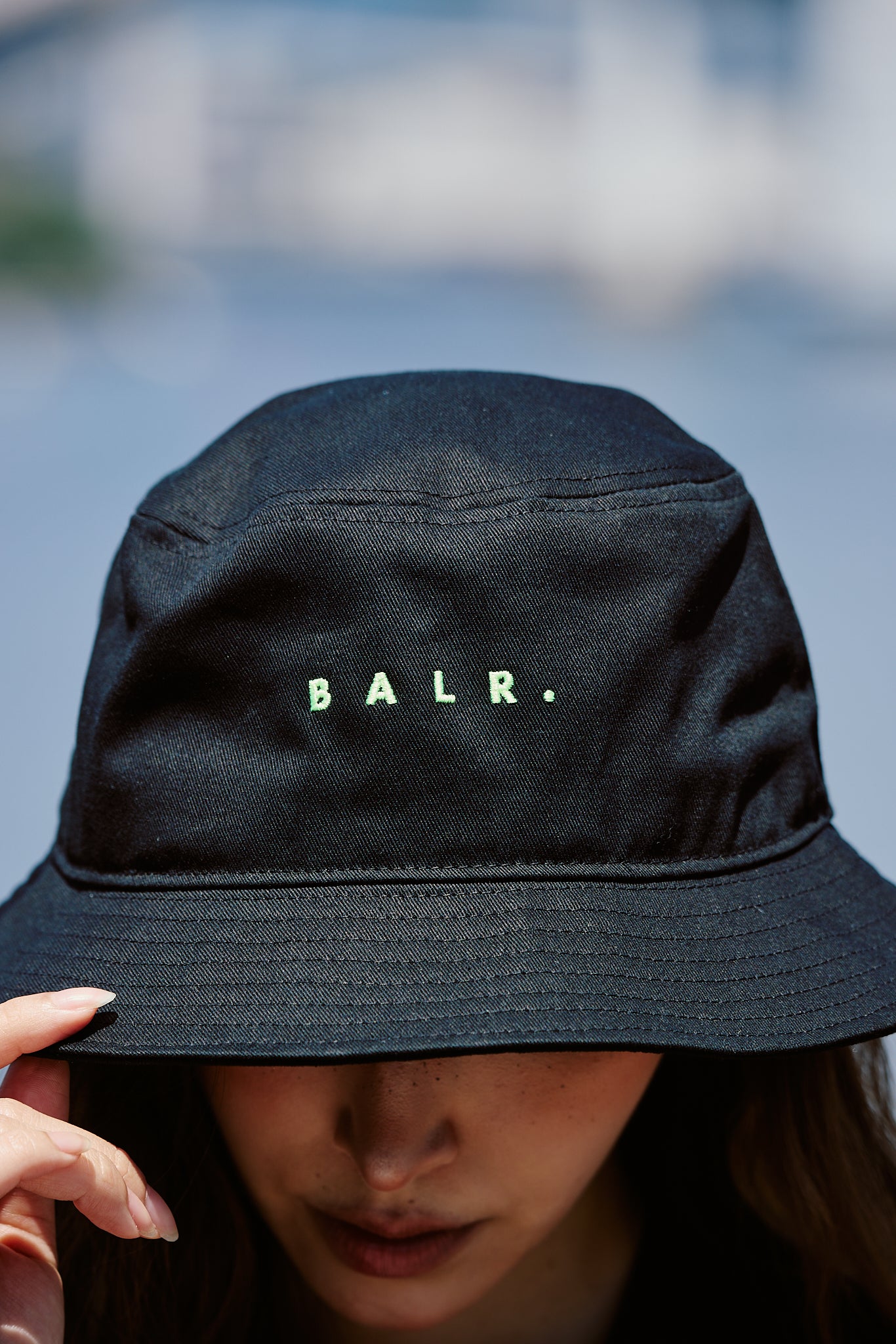 BALR. ハット ブラック LOGO BUCKET HAT-JET 日本限定】JP BRAND COTTON HAT - JET BLACK/BOLT – BALR.