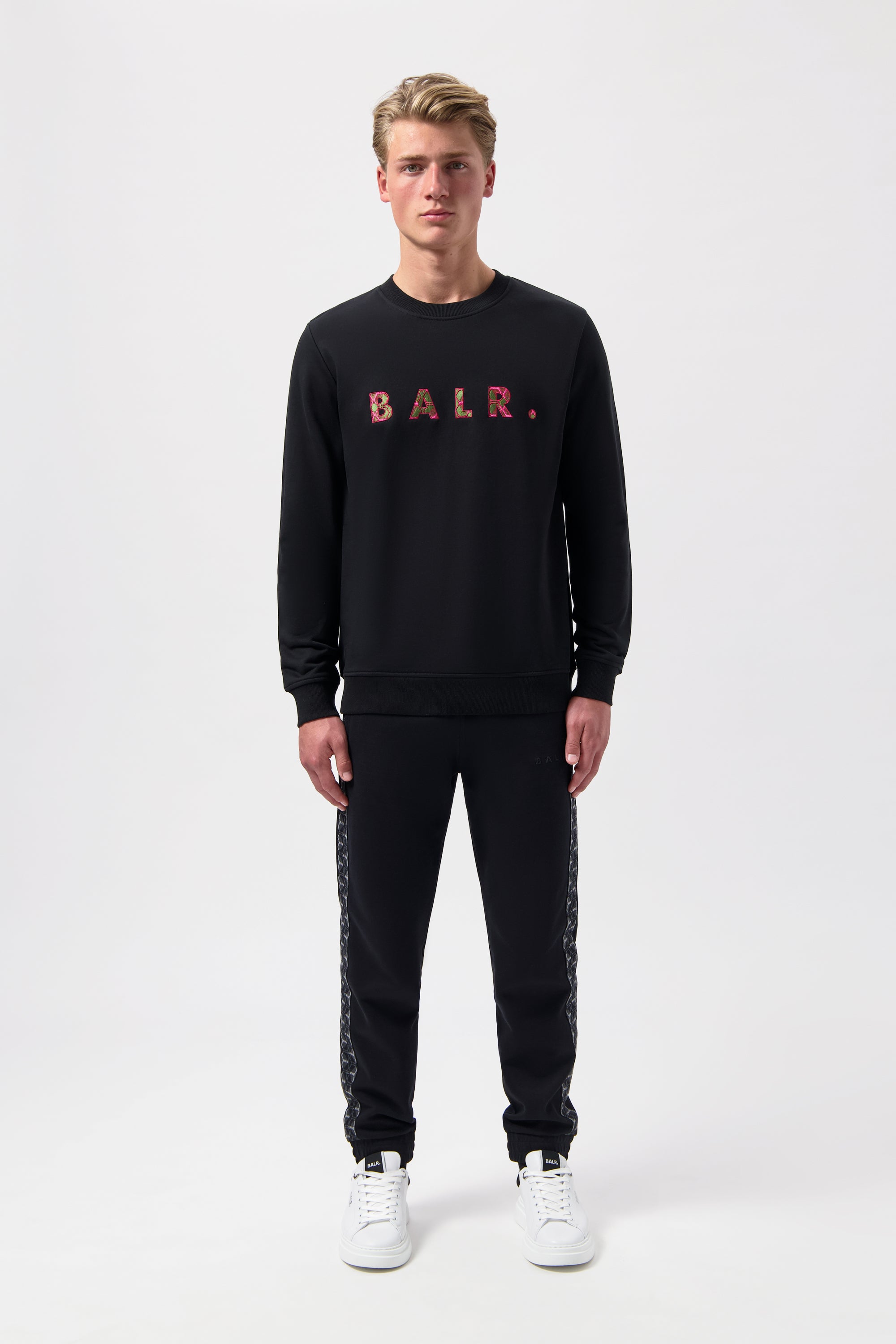 BALR. MONOGRAM EMBRO REGULAR FIT CREWNECK-JET BLACK/TIBETIAN RED