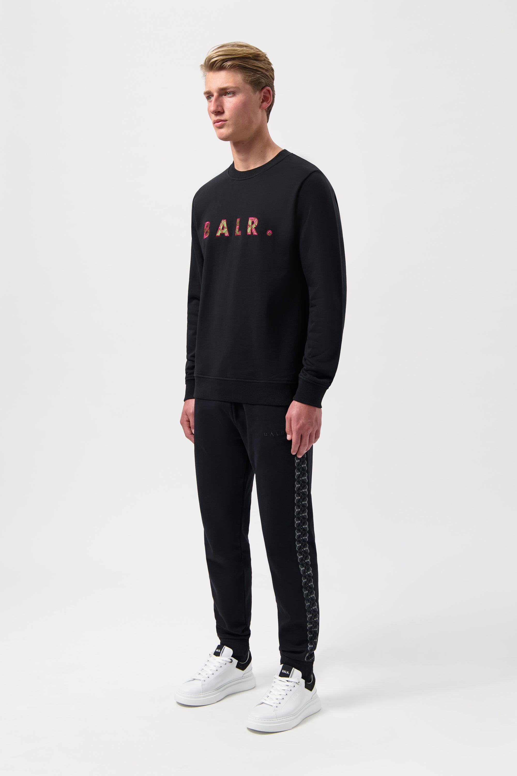 BALR. MONOGRAM EMBRO REGULAR FIT CREWNECK-JET BLACK/TIBETIAN RED