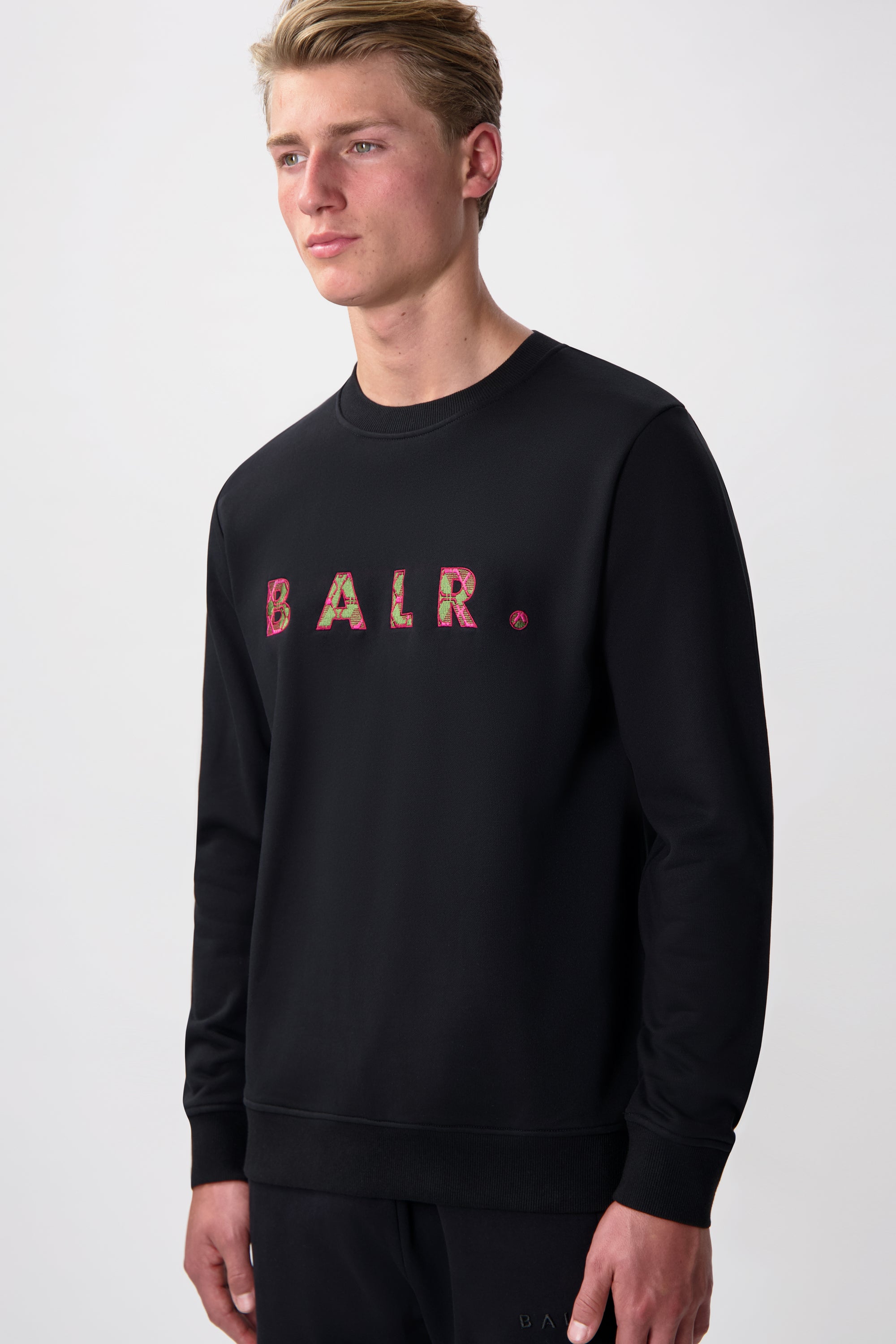 BALR. MONOGRAM EMBRO REGULAR FIT CREWNECK-JET BLACK/TIBETIAN RED