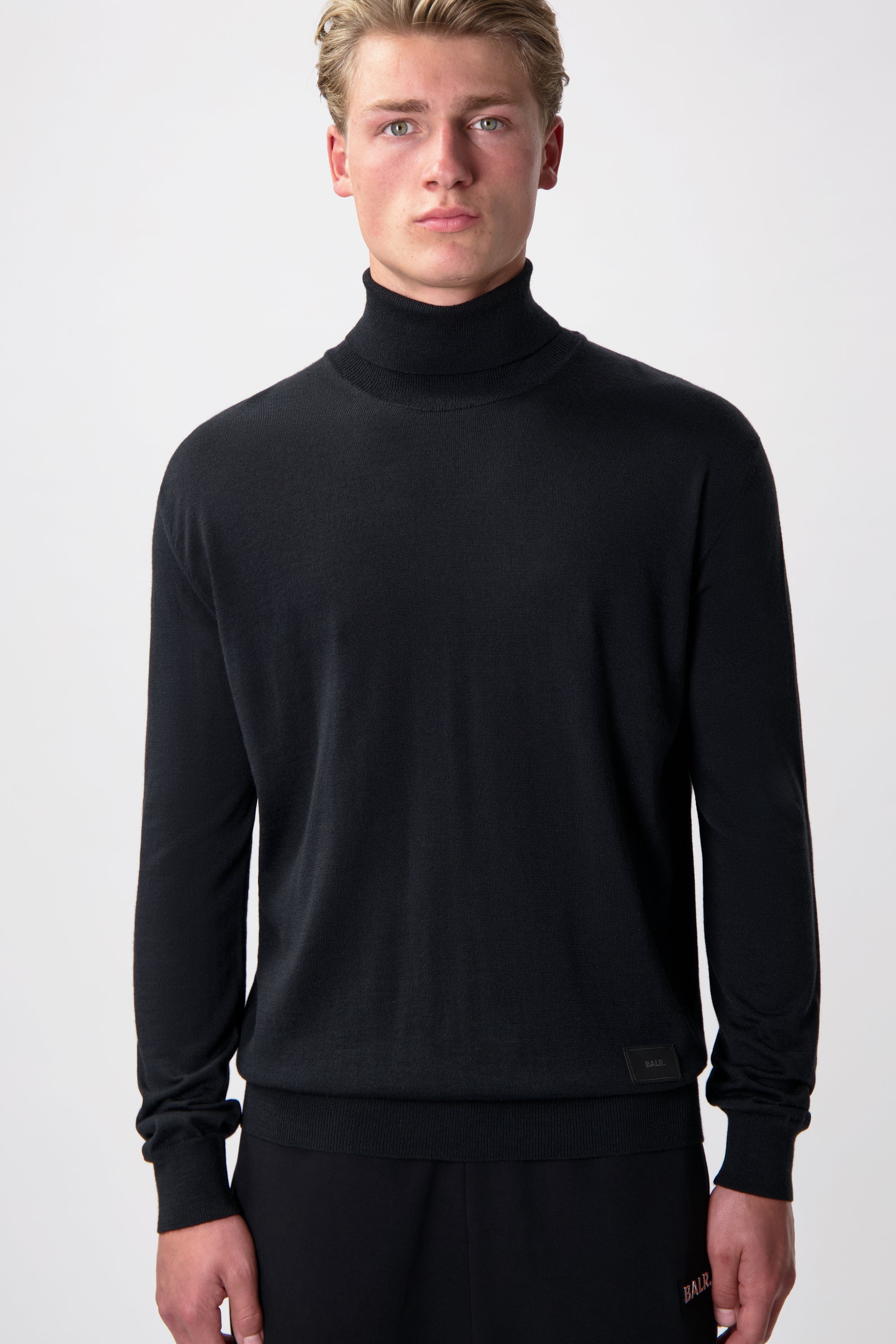 Q-SERIES REGULAR FIT FINE KNIT TURTLENECK-JET BLACK