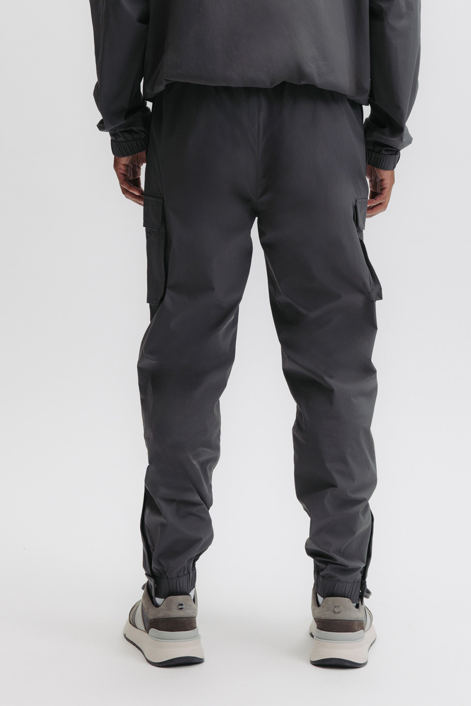 TECH CUFFED CARGO PANTS - VOLCANIC GREY – BALR.