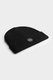 HEXLINE BADGE BEANIE JET BLACK