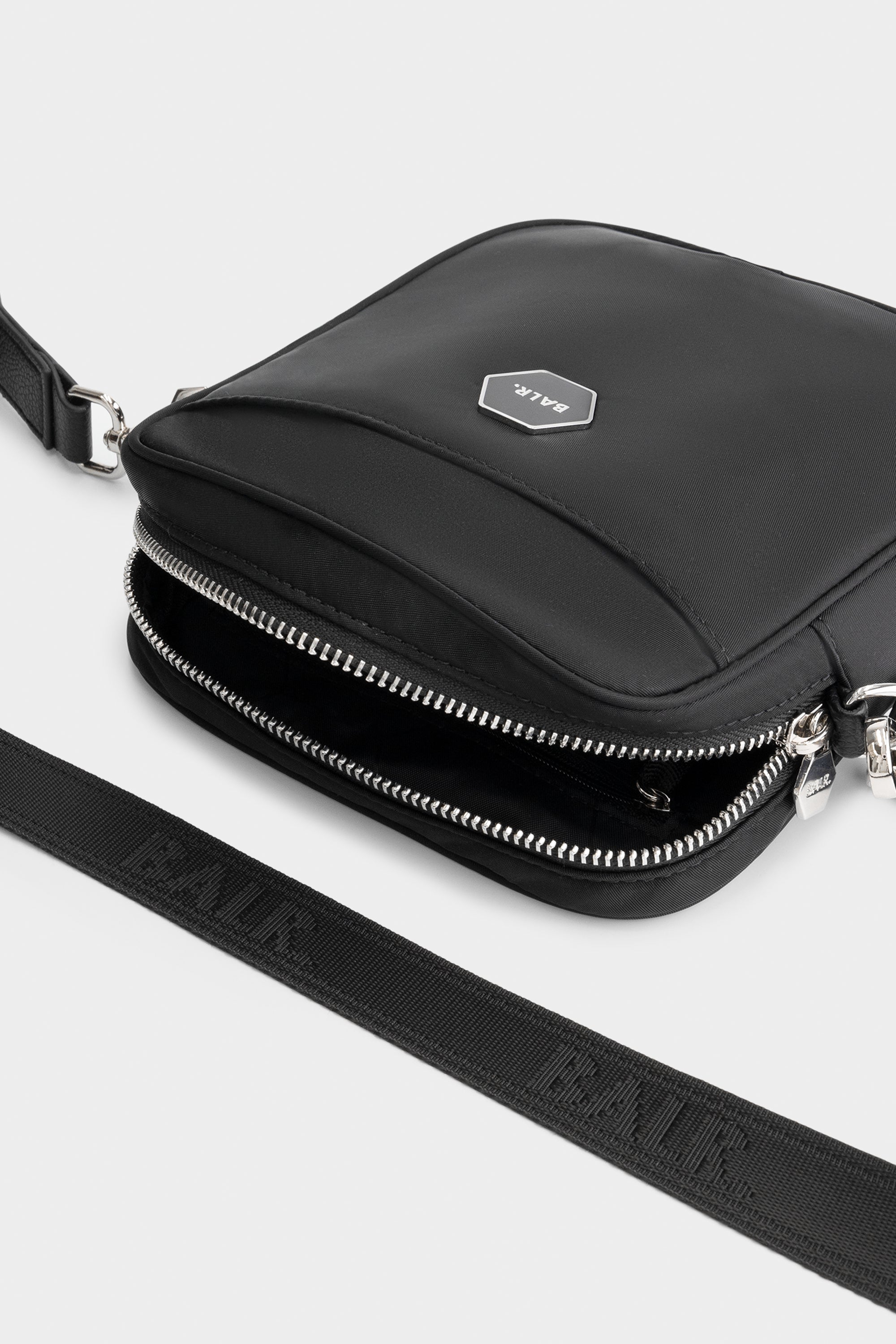 BALR. CLASSIC MESSENGER BAG-JET BLACK