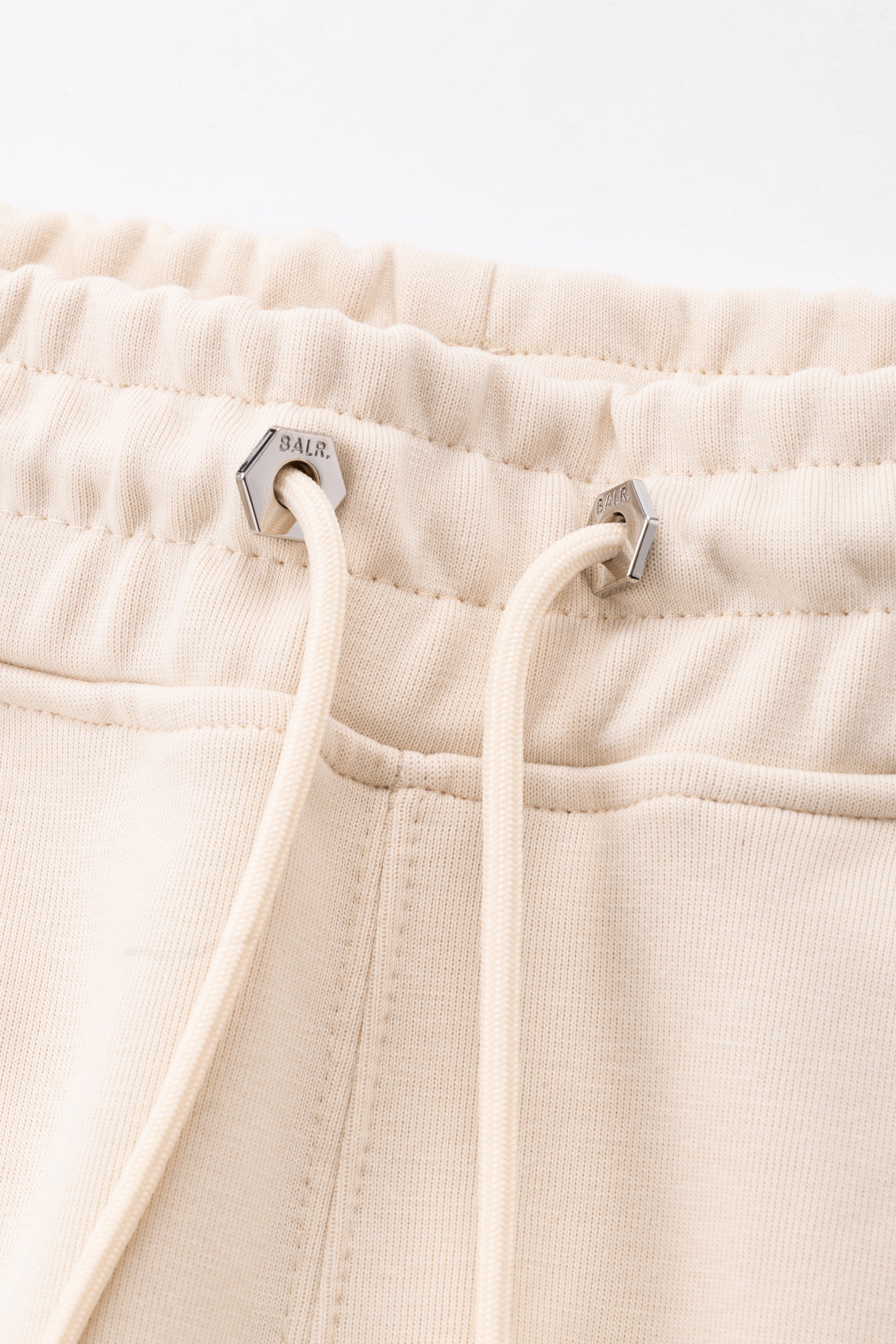 Q SERIES SHORTS - WHITE SWAN