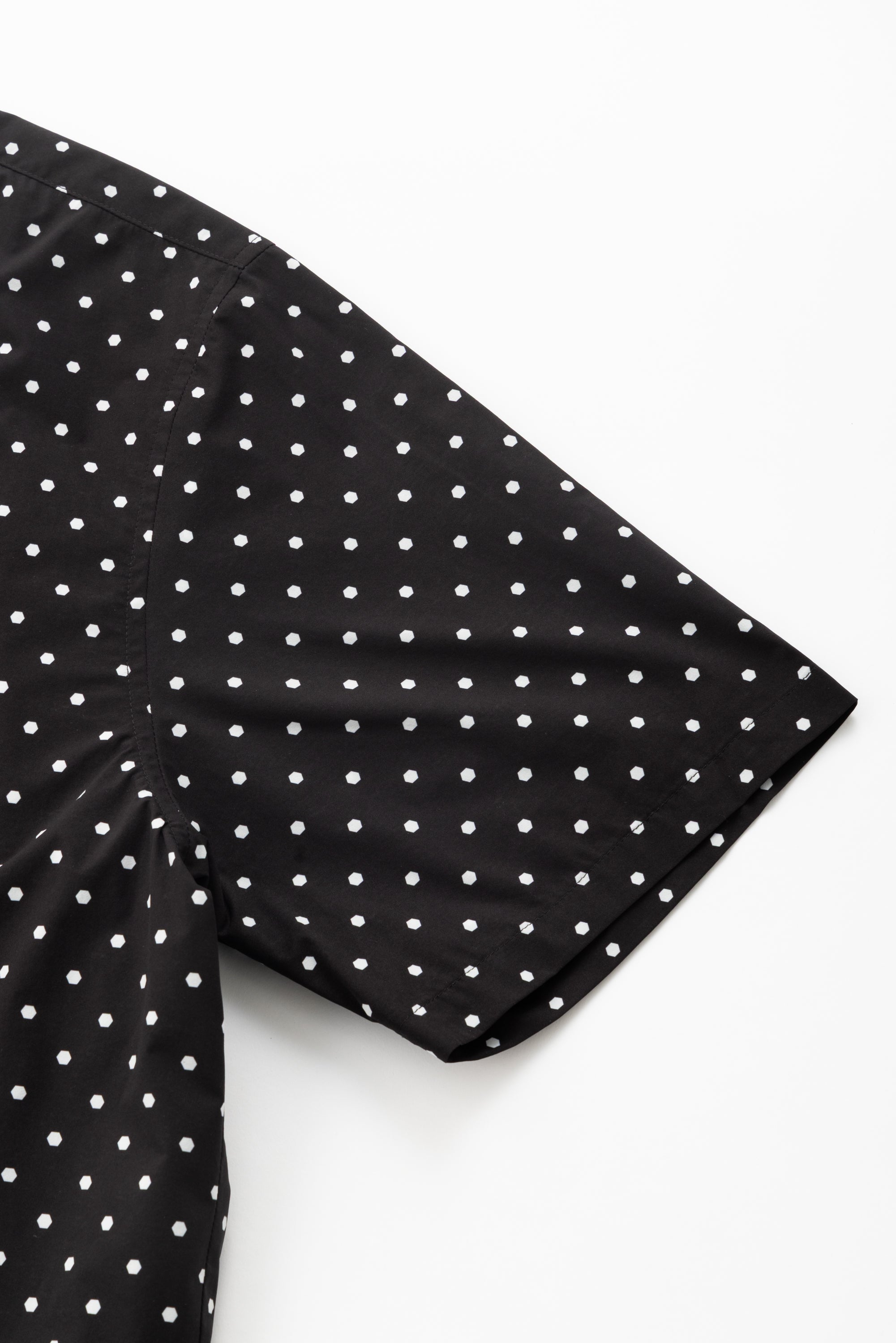【日本限定】JP  HEX SHIRT - BLACK