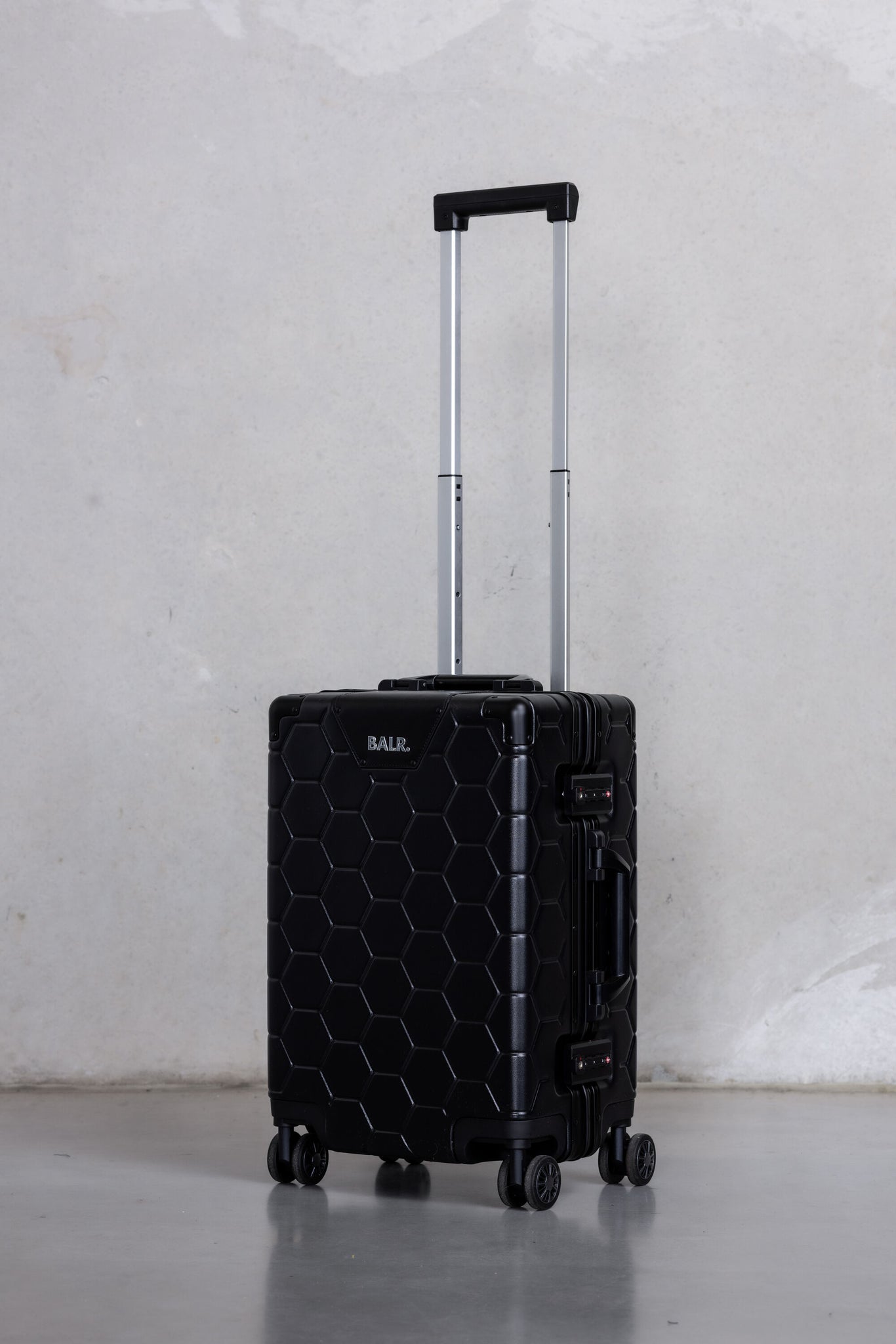 ROMEO EMBOSSED HEXAGON SUITCASE M size