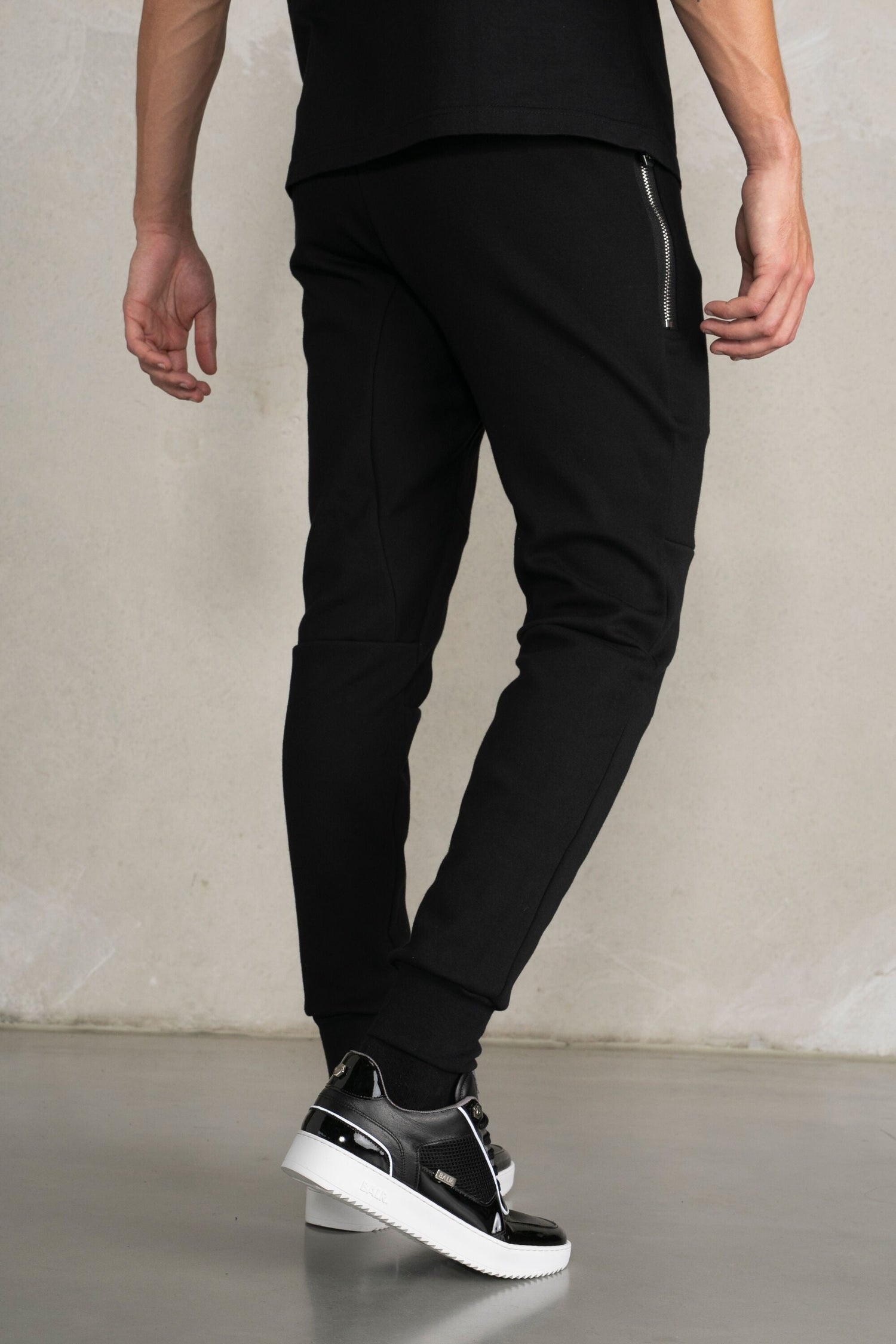 Q-SERIES SLIM CLASSIC SWEATPANTS BLACK – BALR.