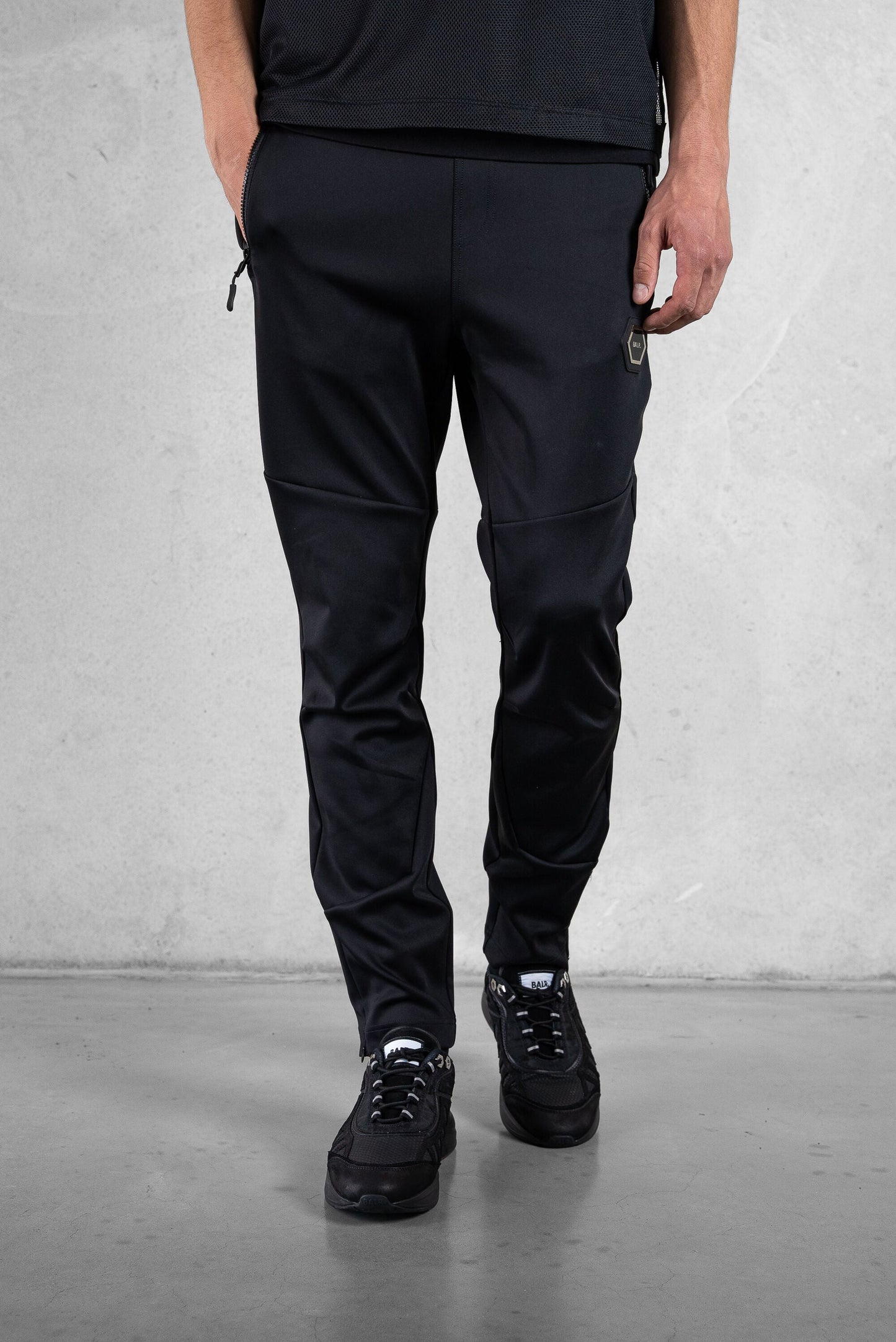 B1412.1022 [Louis Slim TECH ZIP Track PANTS Jet Black Sサイズ]