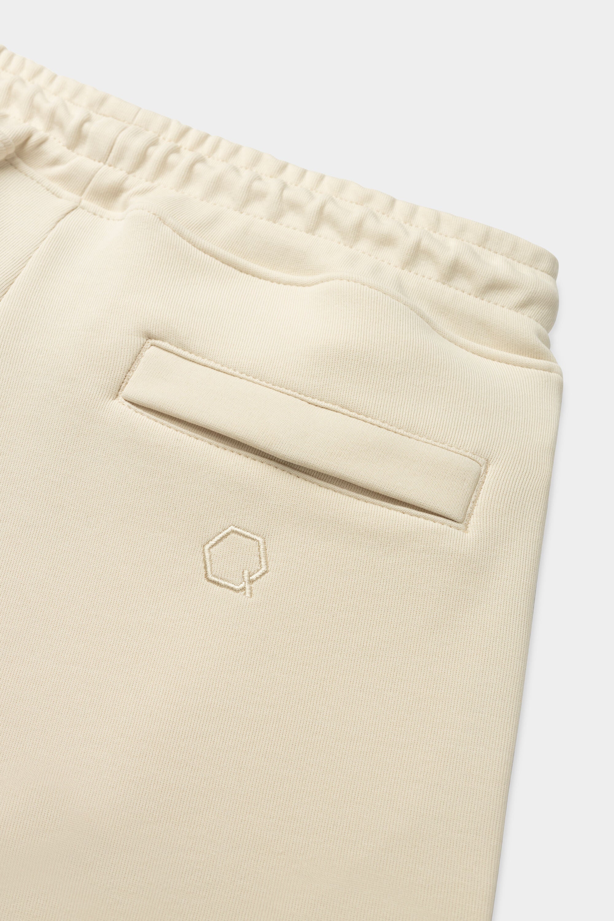 Q-SERIES REGULAR FIT SHORTS WHITE SWAN