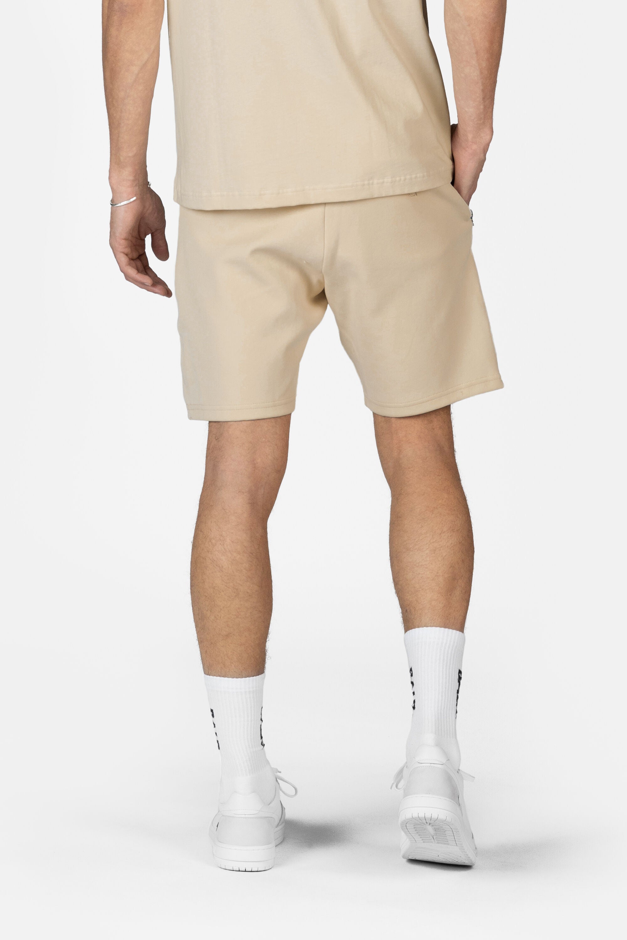 Q-SERIES REGULAR FIT SHORTS WHITE SWAN
